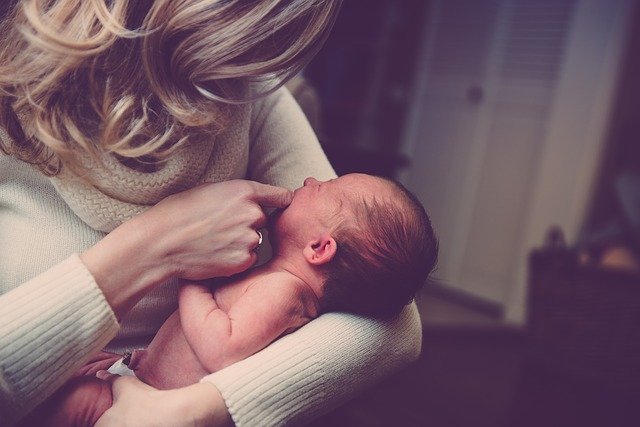 12 Must-Have Essentials for First Time Moms: Postpartum