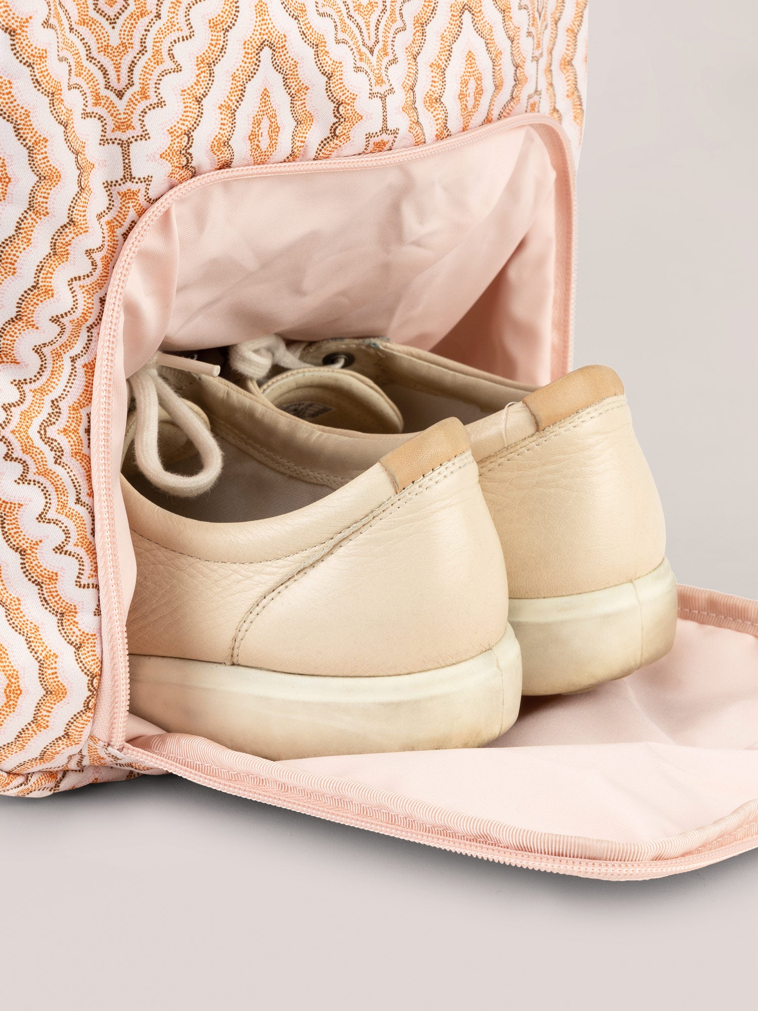 Pink, Orange and Brown Dotted Diamond Pattern Super Star Shoe Pocket Detail View